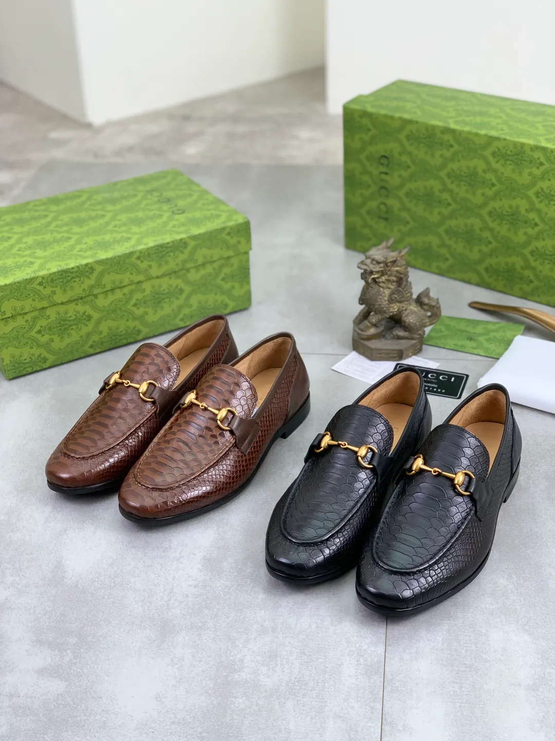 Men's Men's Shoes💰P580💰【New Style】Water-dyed Niuli Gucci's most popular selection of lazy slip-on leather shoes (Gucci) official website latest Gucci lazy leather shoes, hot style 💥 simple and elegant style, exclusive for trendy men. Unique official website latest brand original double G embossing Elements 👑 Original Gucci decoration, fashionable and elegant, fabric original calfskin ✅ fully imported first-layer cowhide lining, official website designated wear-resistant, rubber business outsole, classic model taken at the counter in real life 🎬38-44 black brown optional